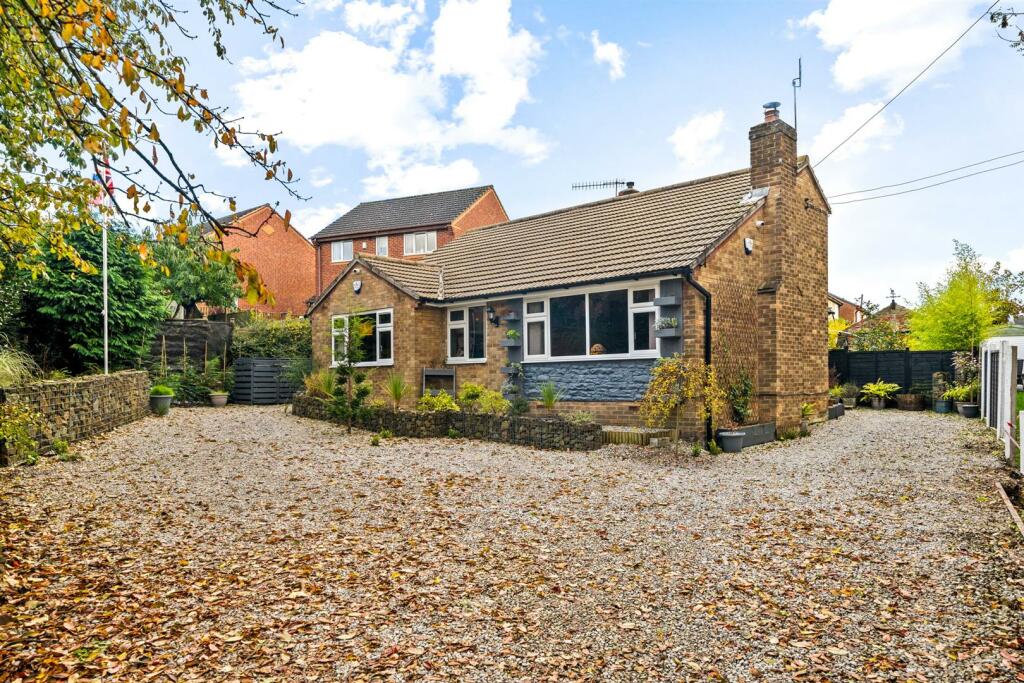 3 bedroom detached bungalow for sale in Inglenook, Station Road