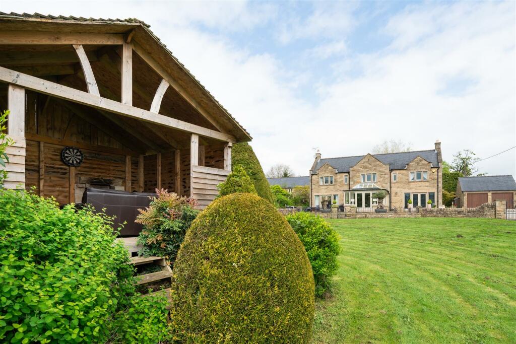 4 bedroom detached house for sale in The Grange, Ashover Road