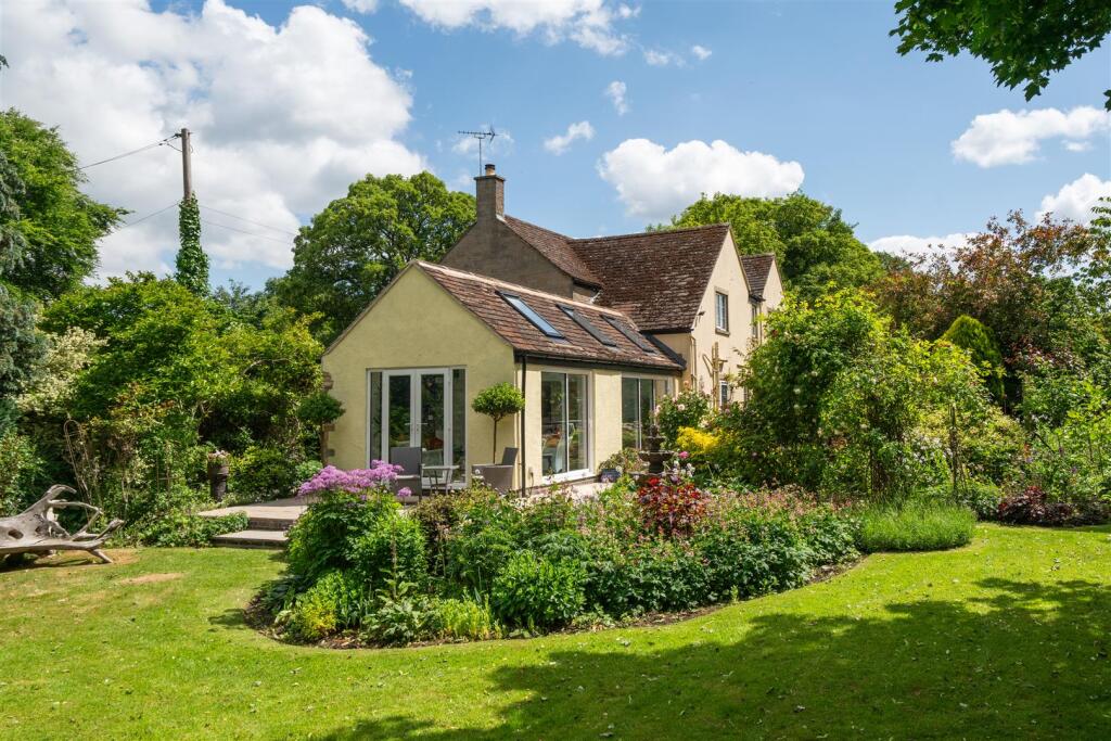 Main image of property: Smithy House, Mansfield Road, Heath, Chesterfield, S44 5SB
