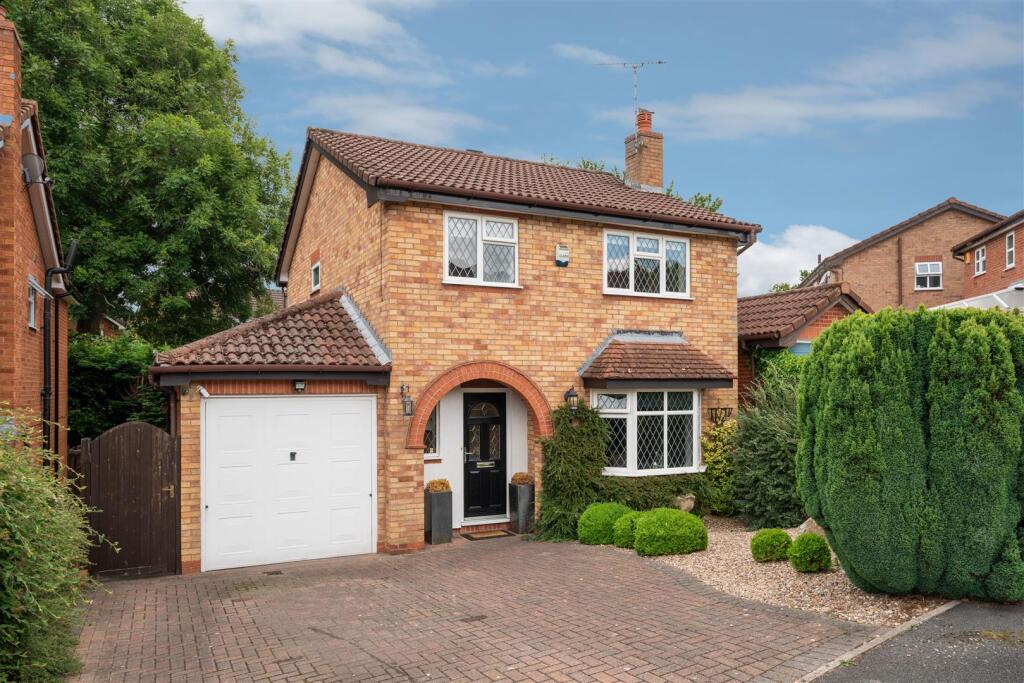 Main image of property: Sandstone Avenue, Walton, Chesterfield, S42 7NS