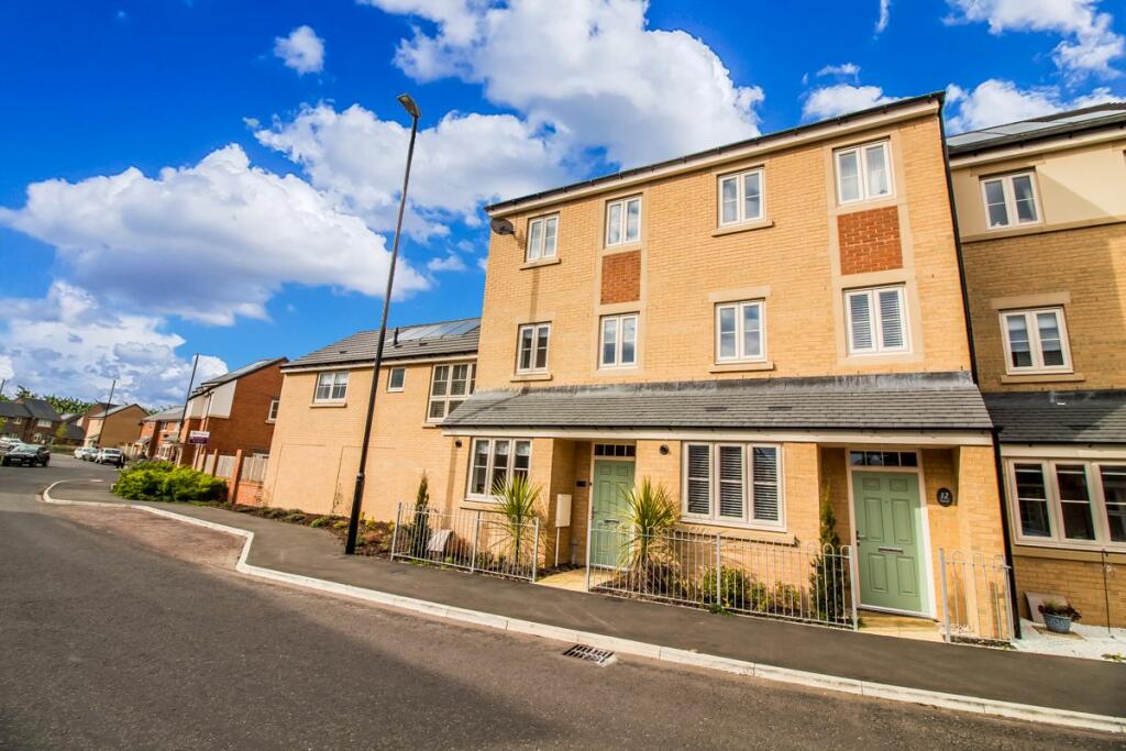 4 bedroom semidetached house for sale in Whitworth Park Drive, Elba