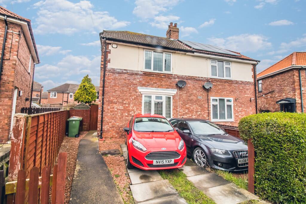 2 bedroom semidetached house for sale in Holly Crescent, Harraton, Washington, NE38
