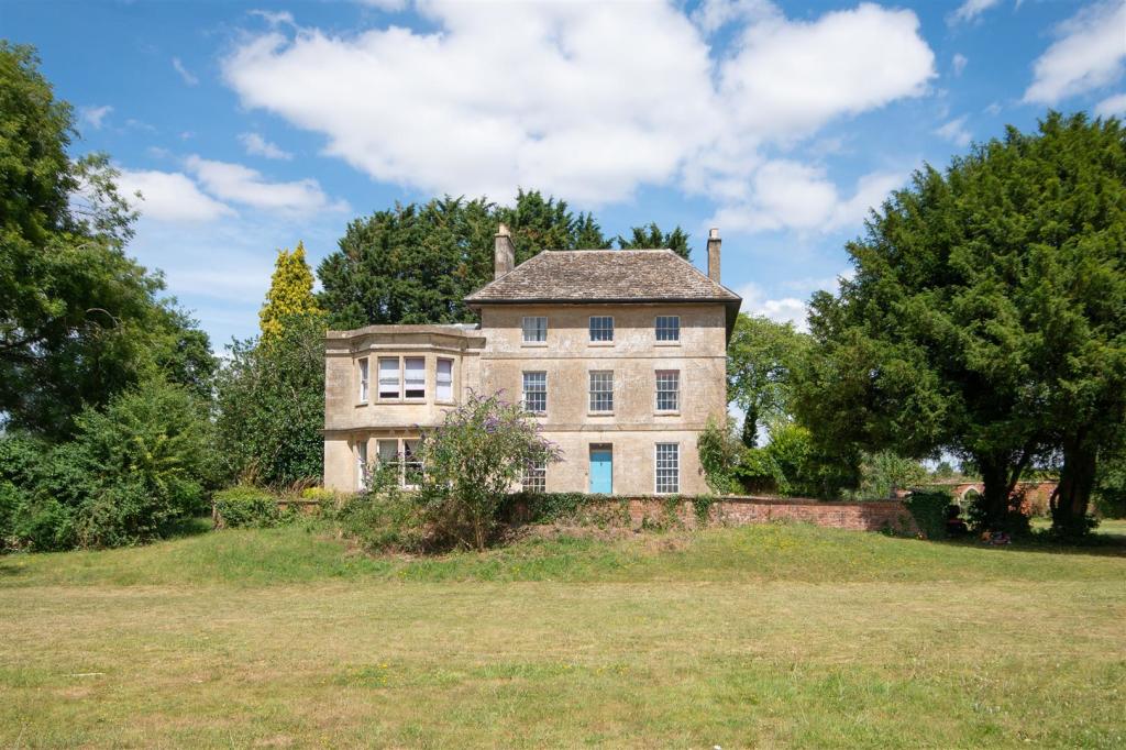 10 bedroom detached house for sale in Cranhams Lane, Cirencester, GL7