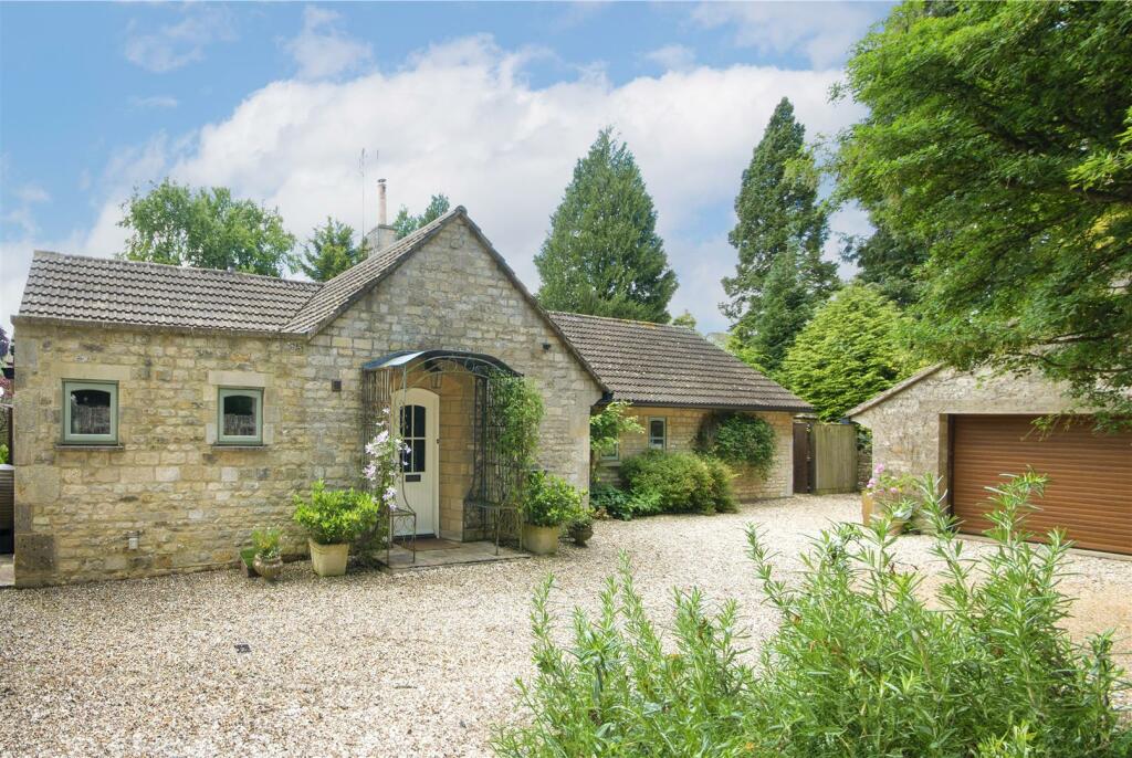 2 bedroom bungalow for sale in Private Road, Rodborough Common, GL5