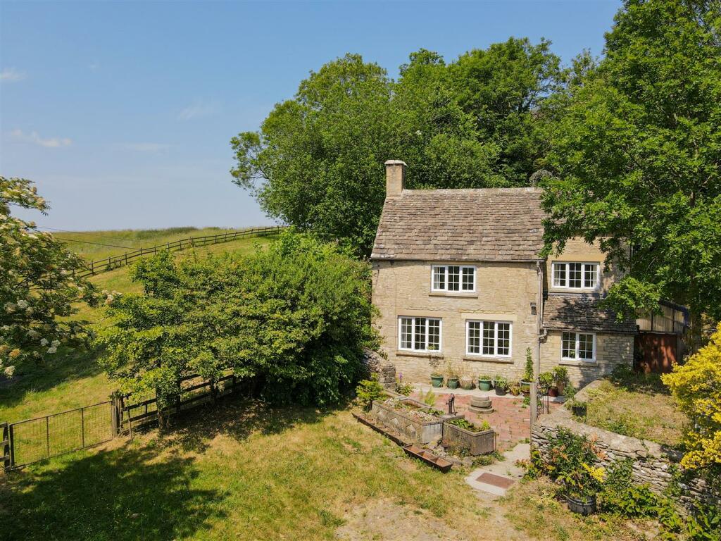 3 bedroom cottage for sale in Kemble, GL7