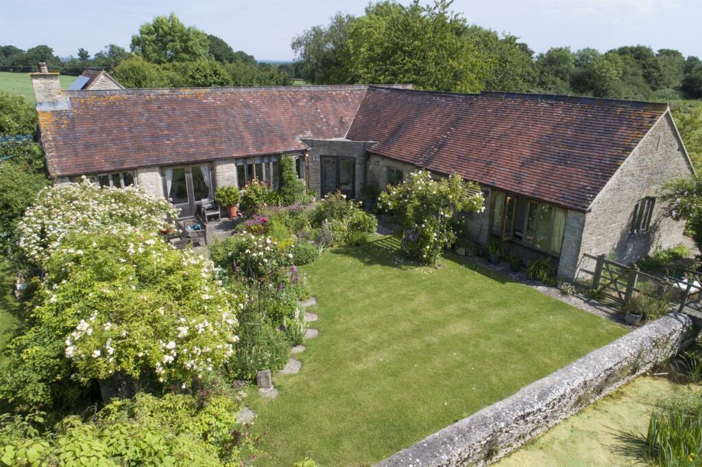 5 bedroom barn conversion for sale in Upper SN16