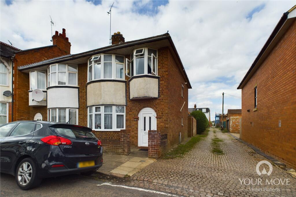 3 bedroom end of terrace house for sale in Ashburnham Road, Northampton, NN1
