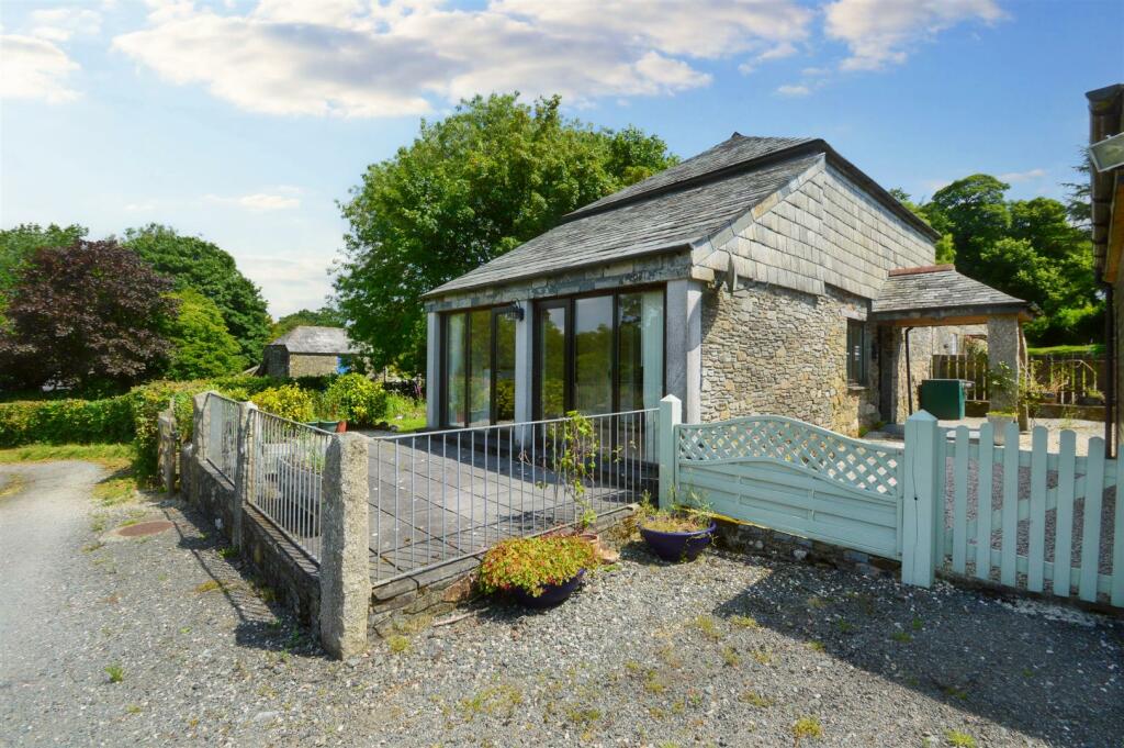 2 bedroom barn conversion for sale in Coads Green Launceston