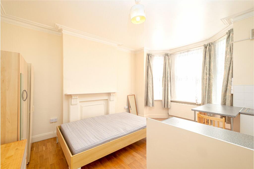 Studio apartment for rent in College Place, Camden, London, NW1