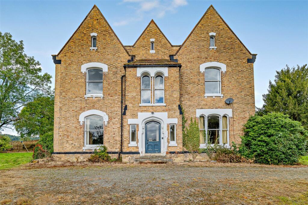 Main image of property: Vron Vyrnwy Hall, Llansantffraid, Powys