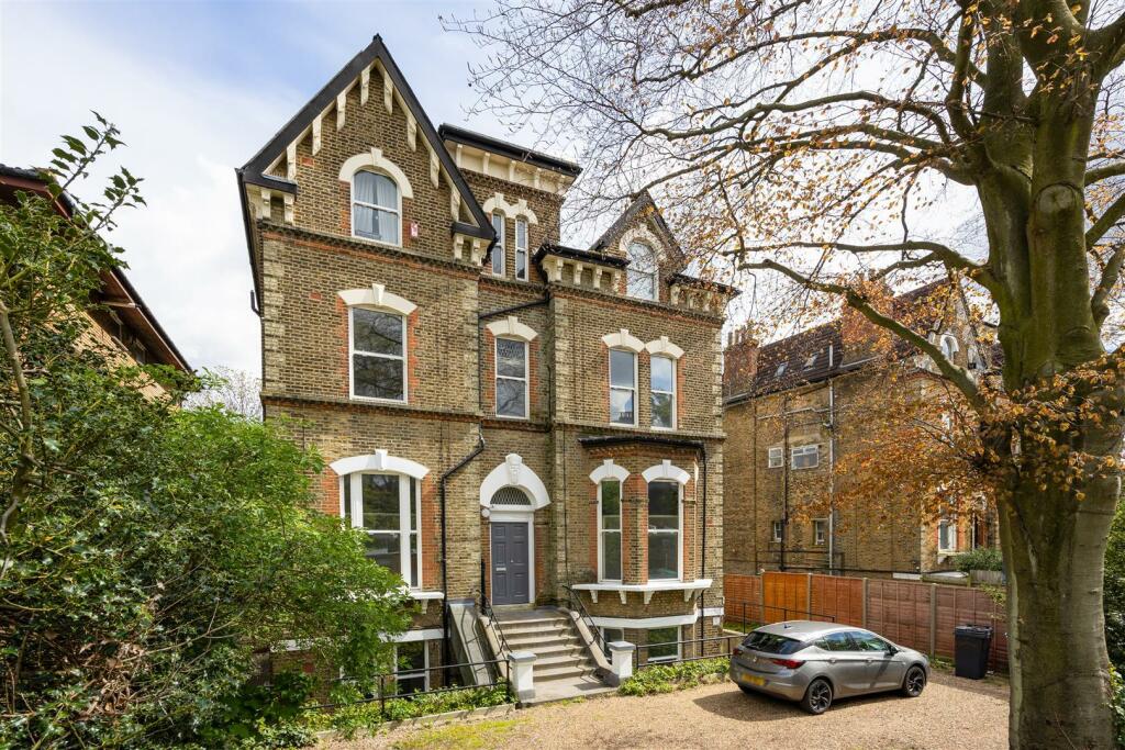 2 bedroom flat for sale in Warminster Road, London, SE25