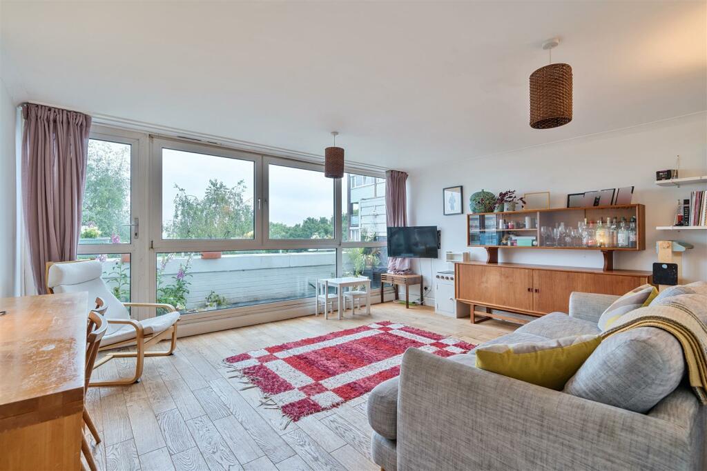 3 bedroom for sale in Cantley Gardens, London, SE19