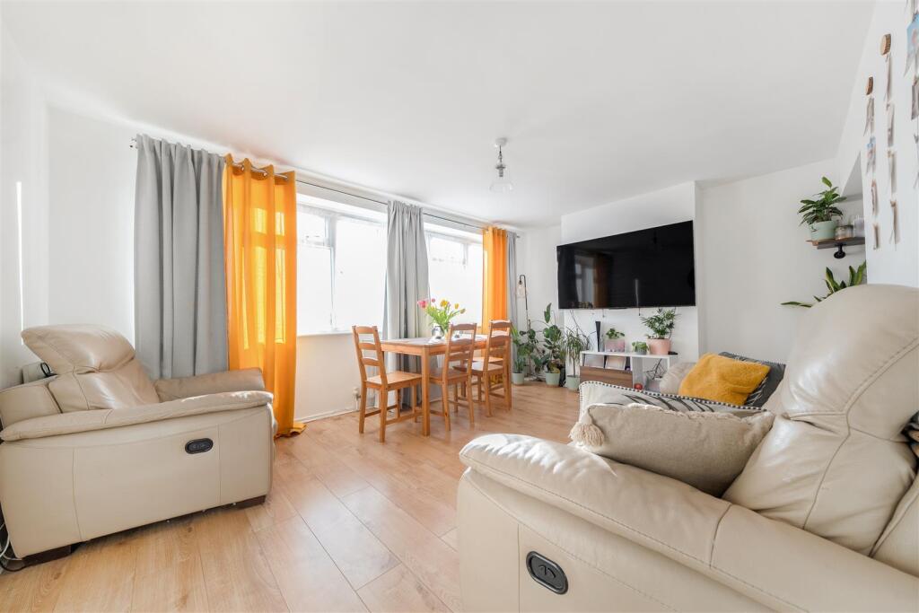 Main image of property: Avenue Gardens, London