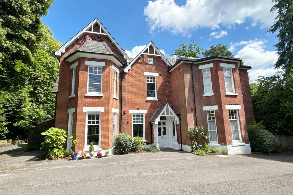 3 bedroom flat for rent in Wimborne, BH21