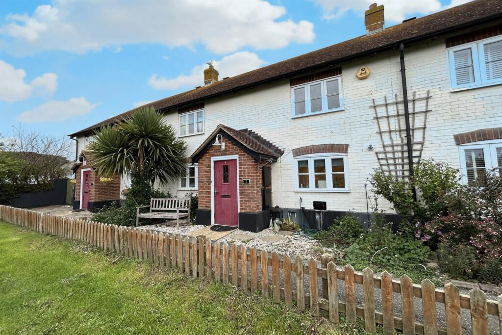 3 bedroom terraced house for rent in Chickerell, DT3