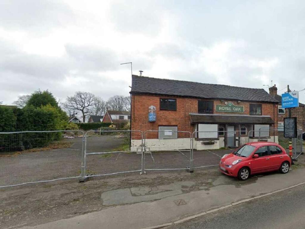 Main image of property: M-428284 - Royal Oak, 41 Sandbach Rd, Stoke On Trent ST7 3RW