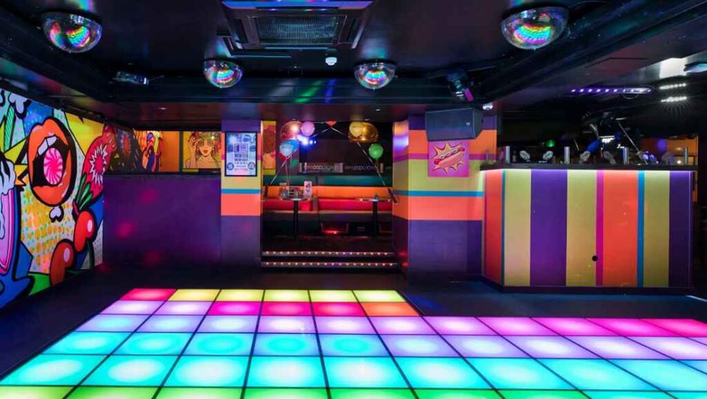 Additional image 4 of M-528642 - Popworld Zinc, 12 Market Place, Redditch B98 8AA
