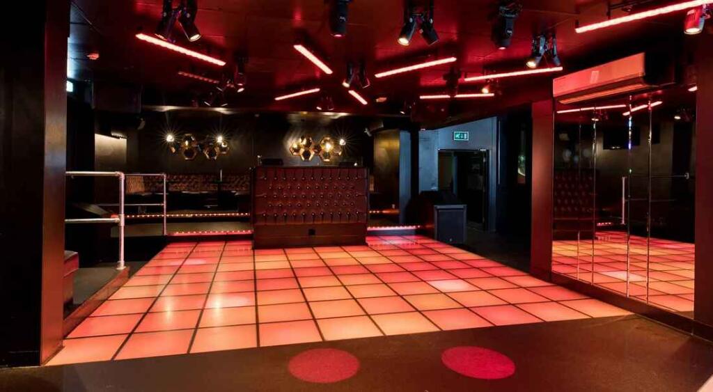 Additional image 3 of M-528642 - Popworld Zinc, 12 Market Place, Redditch B98 8AA