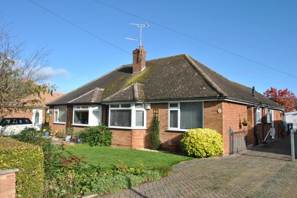 2 bedroom semidetached bungalow for sale in Kayte Lane, Cleeve