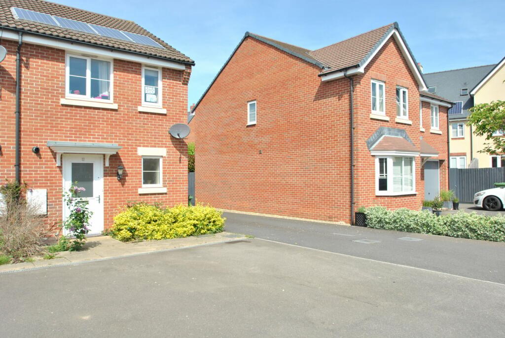 2 bedroom end of terrace house for sale in Wendercliff Close,