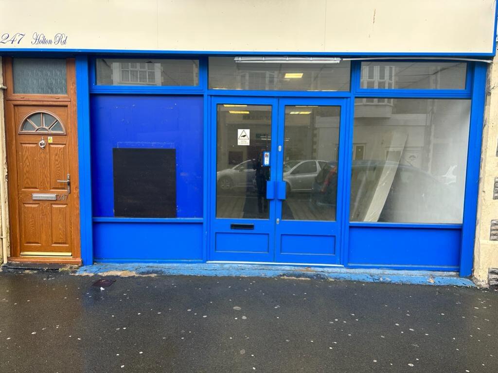 Commercial property for rent in Holton Road, Barry, CF63