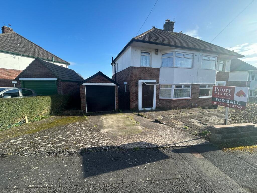 3 bedroom semidetached house for sale in Crossfield Road, Barry, CF62