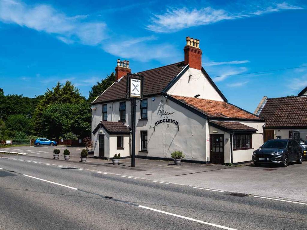 Pub to lease in W-219048 - Rudgleigh Inn, Martcombe Road, Easton in ...