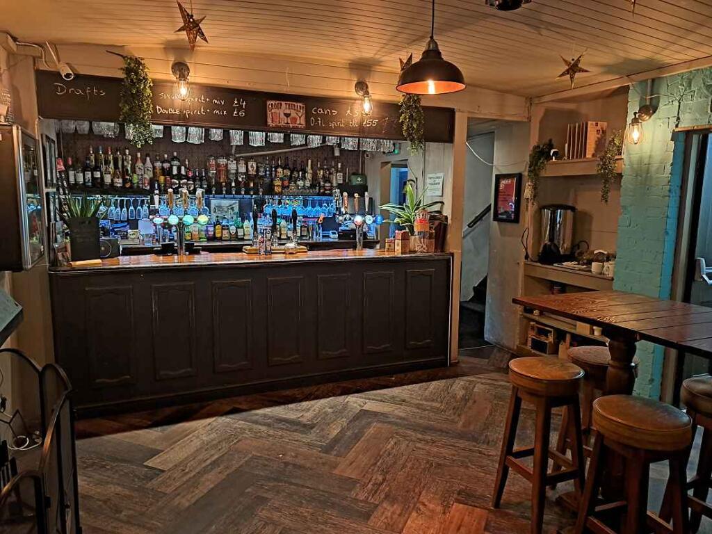 Additional property image - W-521265 - Star Inn, 13 Bank Place, Pill BS20 0AQ