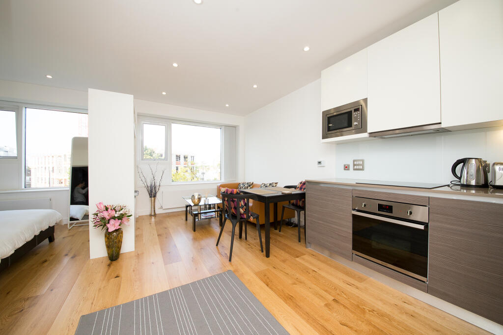 Main image of property: Lampton Road, Hounslow, TW3