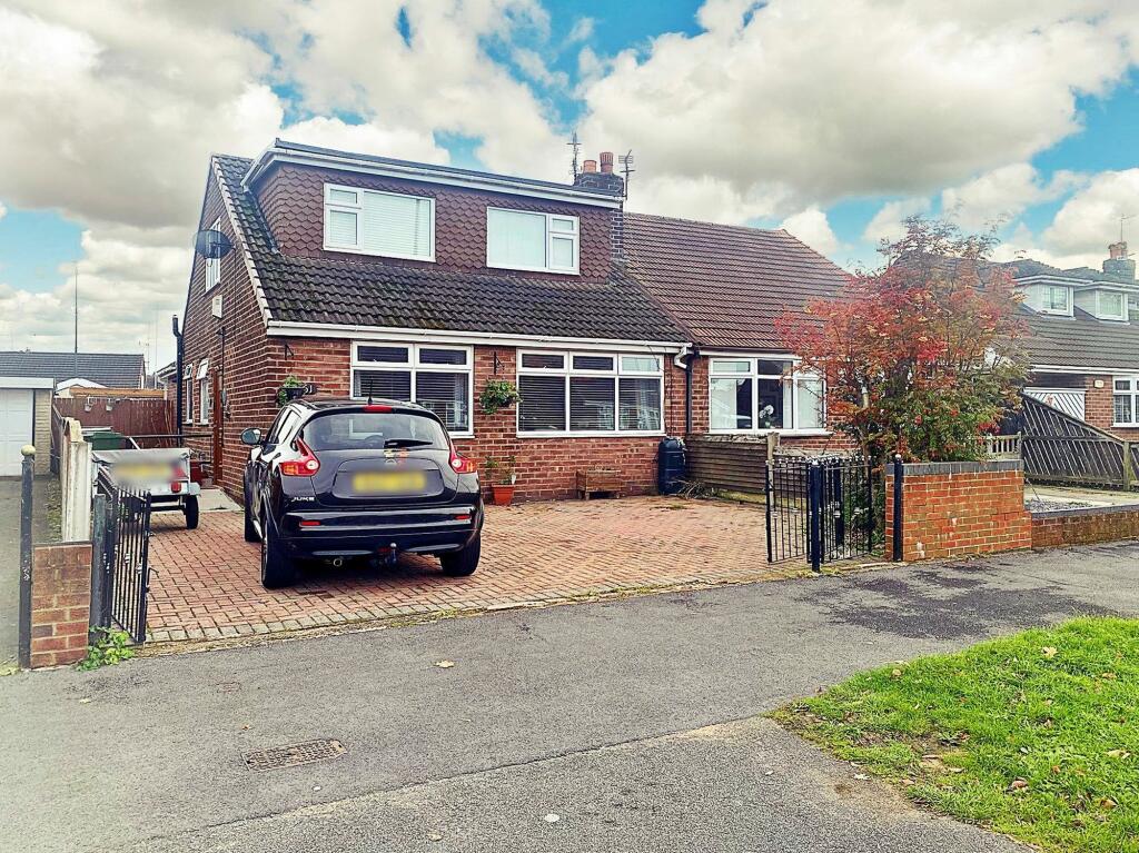 4 bedroom semidetached bungalow for sale in Gainsborough Road