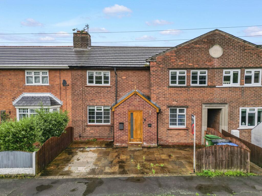 4 bedroom terraced house for sale in Chadwick Avenue, Stockton Heath, WA4