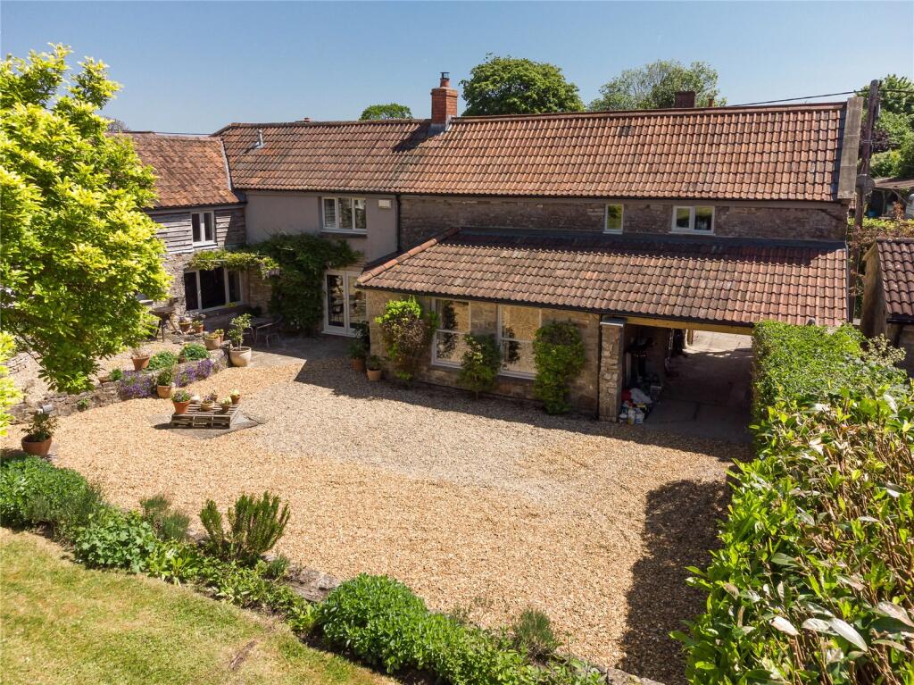 4 bedroom detached house for sale in RegilExcellent family home, BS40