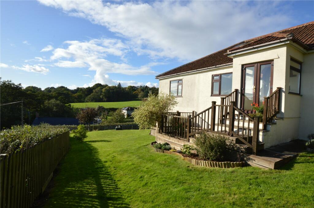 Additional property image - Detached four bedroom property with separate paddock in approximately 3/4 of an acre and buildings - Publow