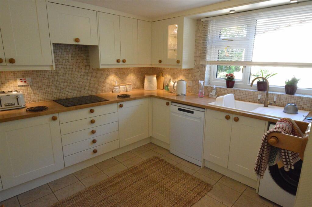 Additional property image - Detached four bedroom property with separate paddock in approximately 3/4 of an acre and buildings - Publow