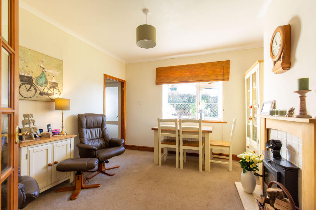 Additional property image - Detached four bedroom property with separate paddock in approximately 3/4 of an acre and buildings - Publow