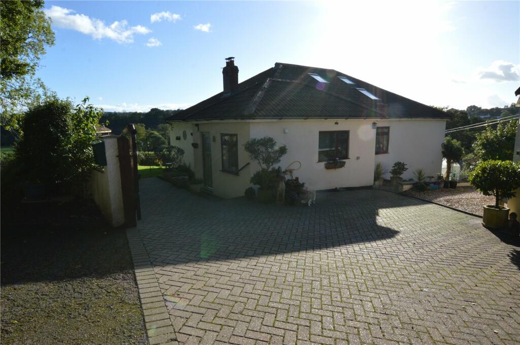 Additional property image - Detached four bedroom property with separate paddock in approximately 3/4 of an acre and buildings - Publow