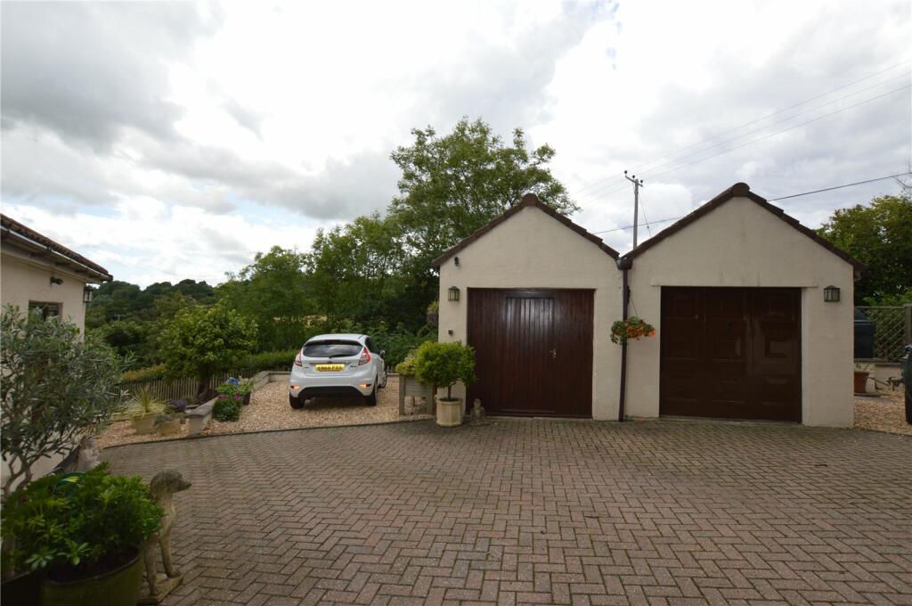 Additional property image - Detached four bedroom property with separate paddock in approximately 3/4 of an acre and buildings - Publow