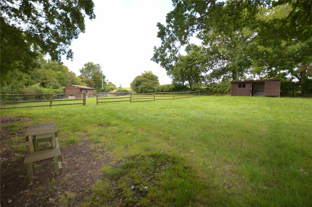 Additional property image - Detached four bedroom property with separate paddock in approximately 3/4 of an acre and buildings - Publow
