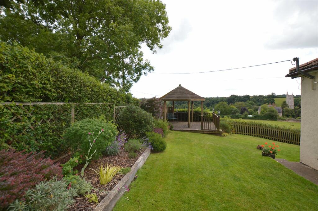 Additional property image - Detached four bedroom property with separate paddock in approximately 3/4 of an acre and buildings - Publow