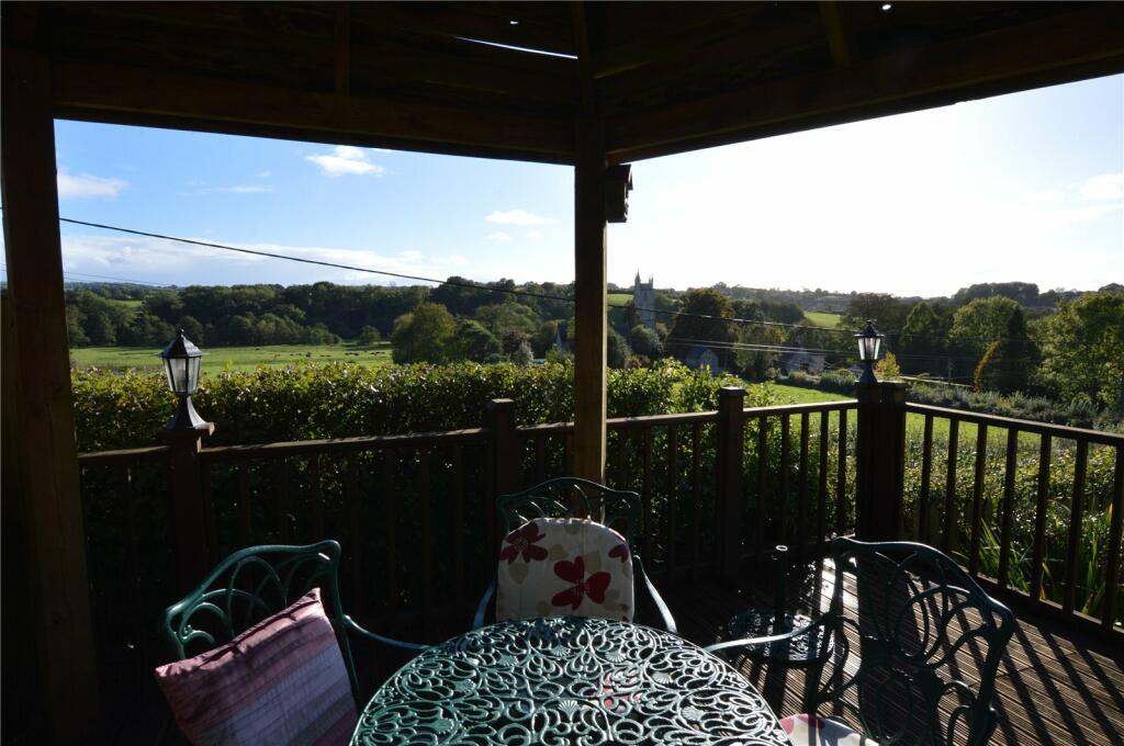 Additional property image - Detached four bedroom property with separate paddock in approximately 3/4 of an acre and buildings - Publow