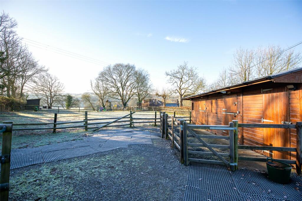 Additional property image - Detached four bedroom property with separate paddock in approximately 3/4 of an acre and buildings - Publow