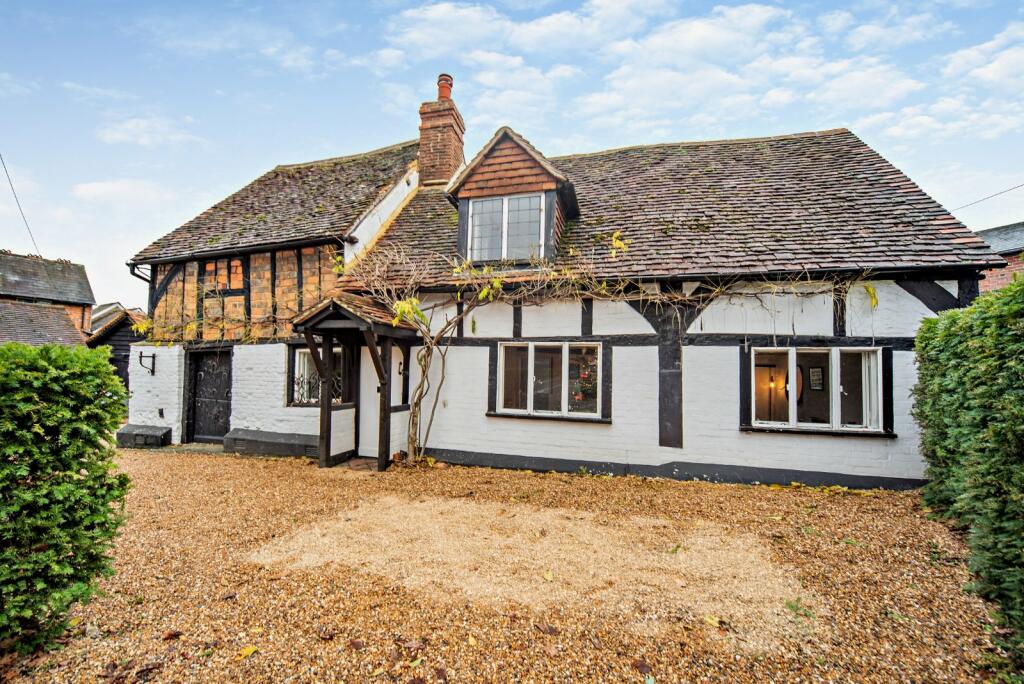 4 bedroom detached house for sale in Pangbourne Hill, Pangbourne