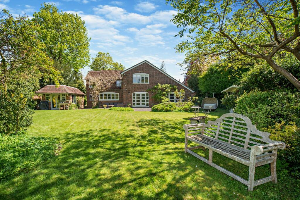 5 bedroom detached house for sale in Riverview Road, Pangbourne