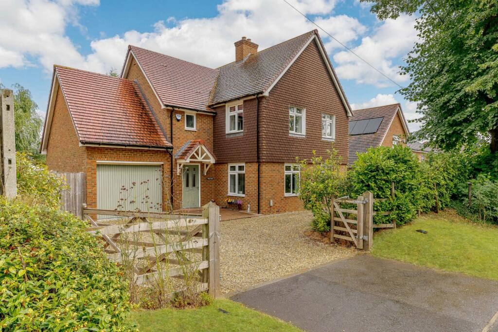 3 bedroom detached house for sale in Bradfield, Reading, Berkshire, RG7