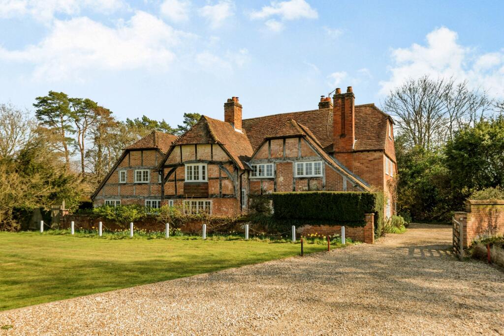 7 bedroom detached house for sale in Ridge Lane, Newnham, Hampshire, RG27