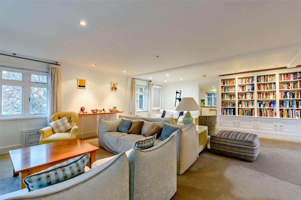 2 bedroom flat for sale in Kingscote, Tree Lane, Plaxtol, Kent, TN15