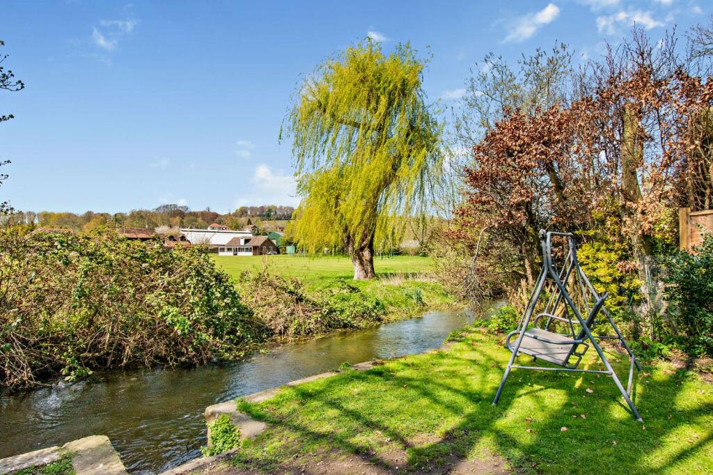 4 bedroom detached house for sale in High Street, Eynsford, Dartford