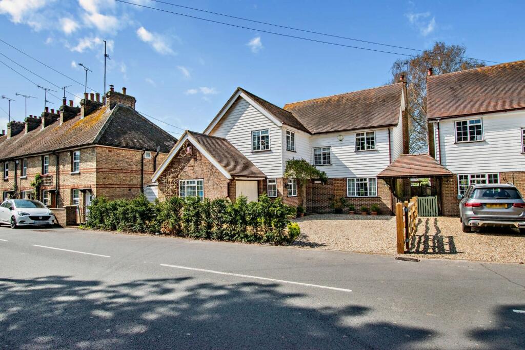 4 bedroom detached house for sale in High Street, Eynsford, Dartford