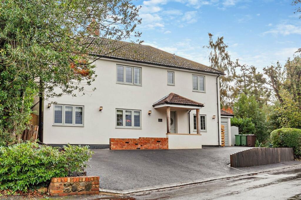 4 bedroom detached house for sale in Romford Road, Pembury, Tunbridge
