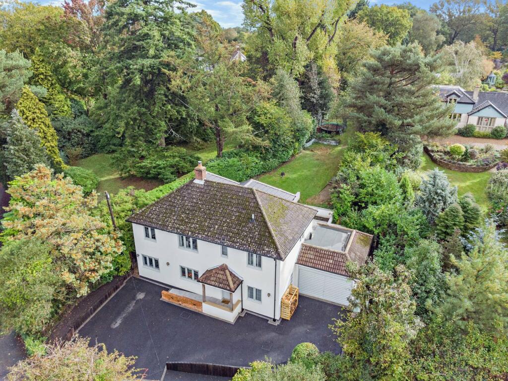 4 bedroom detached house for sale in Romford Road, Pembury, Tunbridge